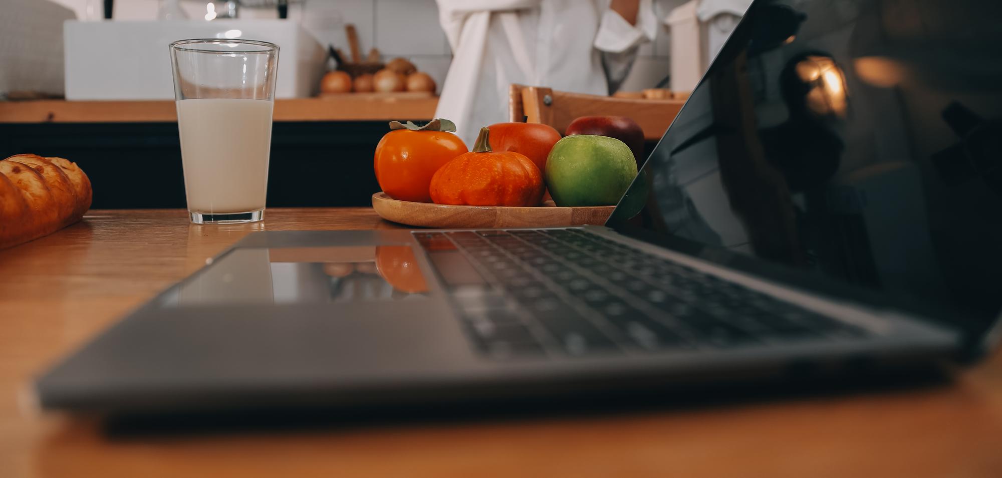 Studio di cucina con banco e ingredienti